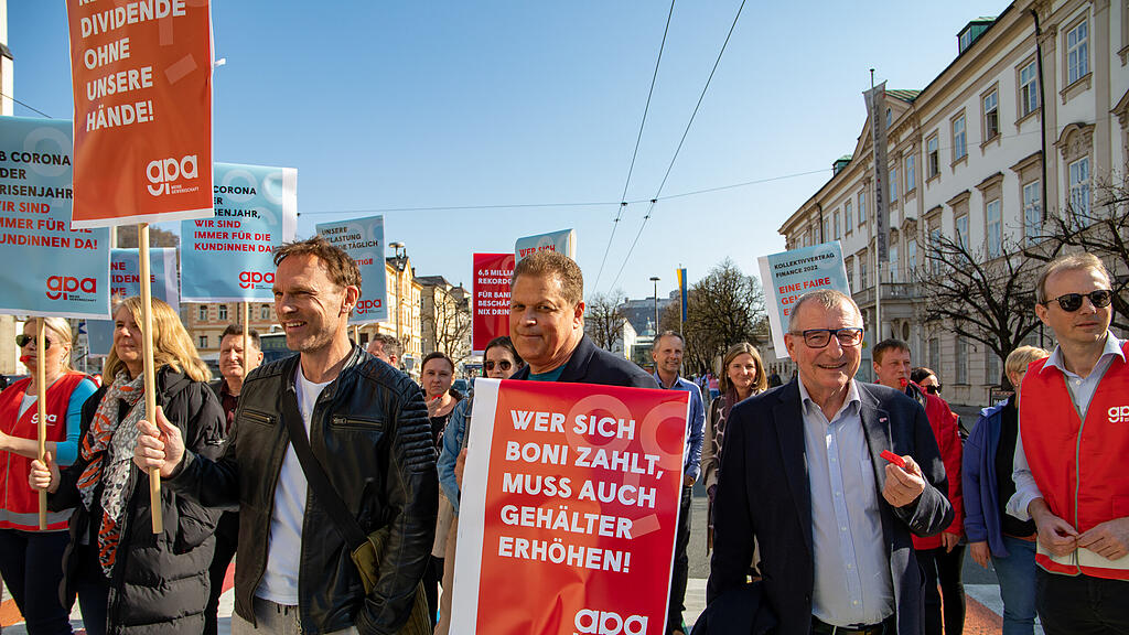 Protestkundgebung der Bankangestellten in Salzburg