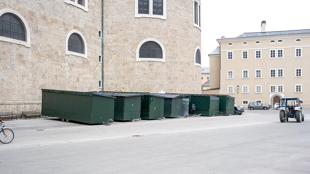 Aufbau Christkindlmarkt