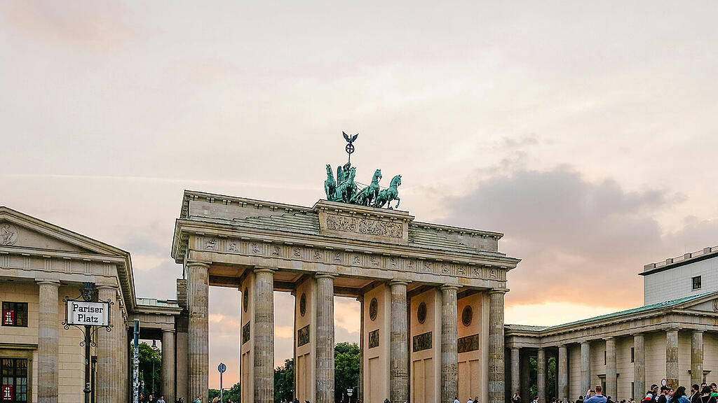 pexels-shvets-2570063_berlin1 web.jpg