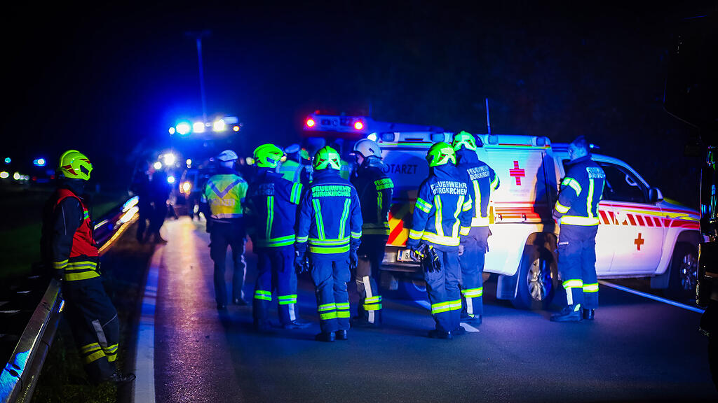Pkw bei Crash in Helpfau-Uttendorf seitlich aufgerissen