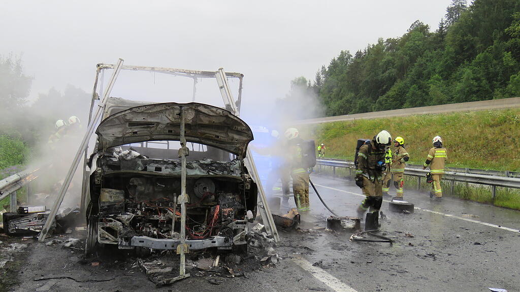 Fahrzeugbrand auf A10 bei Pfarrwerfen