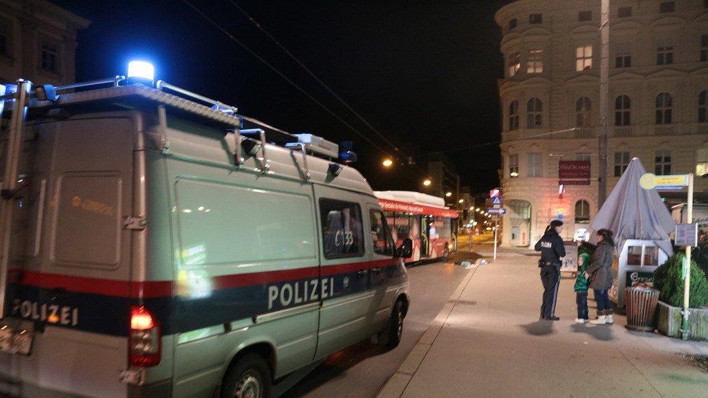 Frau von Bus überrollt, II