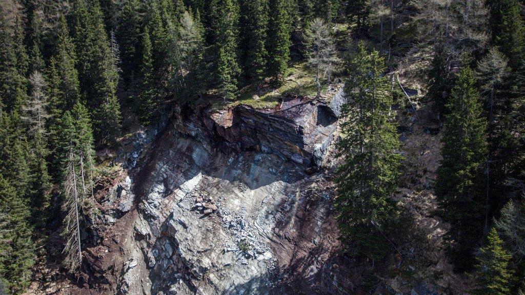 Massiver Felssturz auf Felbertauernstraße vor Matrei in Osttirol