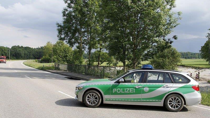 Vier Meter tiefes Loch auf B20
