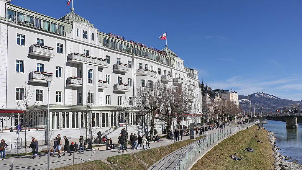 Fr\u00fchlingshafte Sonne in Salzburg