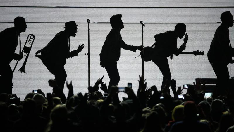 Bruno Mars & Red Hot Chili Peppers live beim Super Bowl 2014