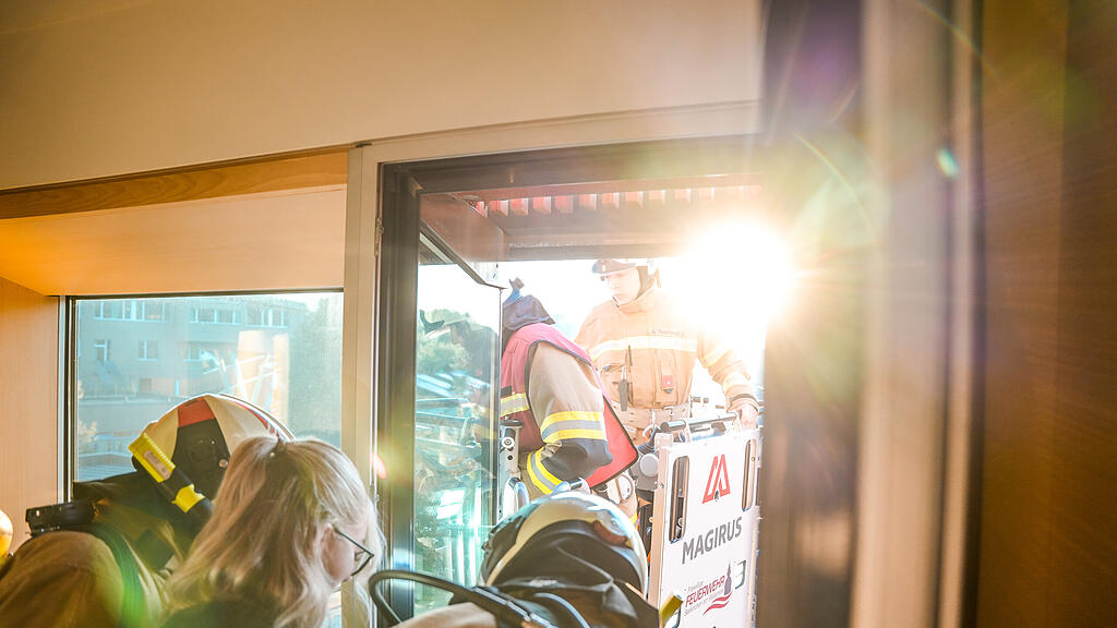 Feuerwehr \u00dcbung im Thalgauer Seniorenheim