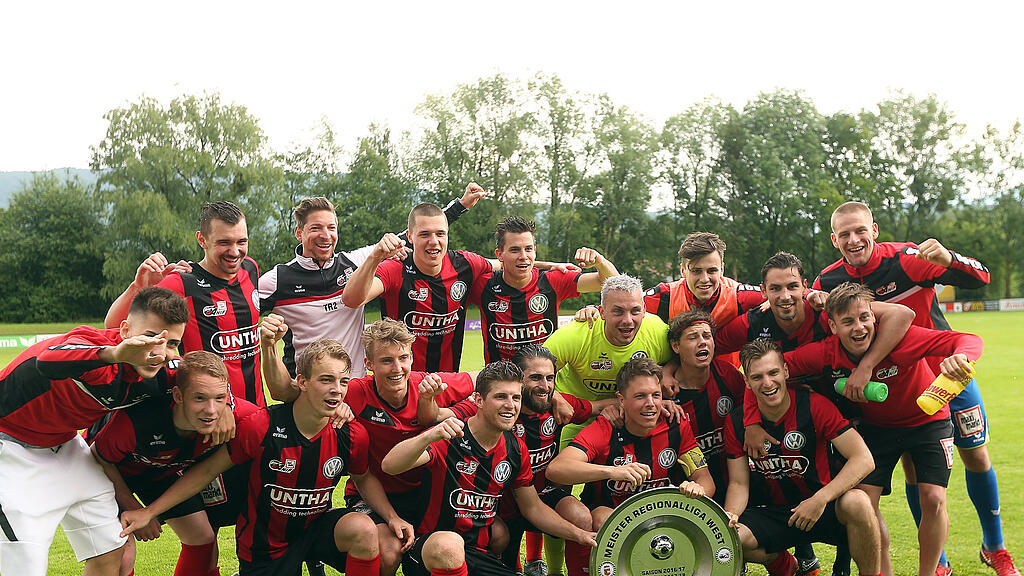 Anif feiert die Westliga-Titelverteidigung.