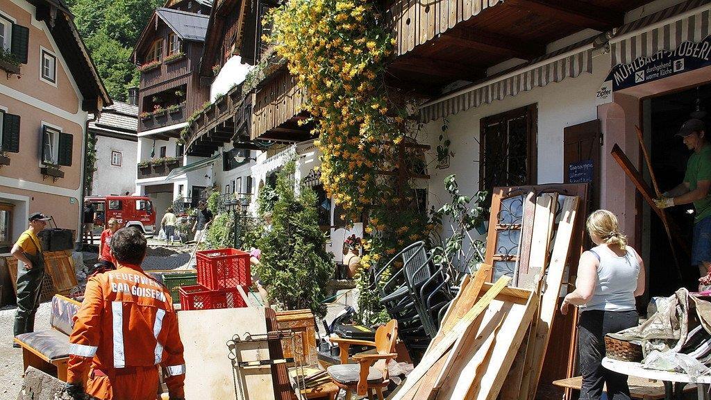 Aufräumarbeiten in Hallstatt