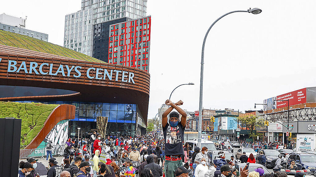Menschenmenge außerhalb des Barclays Center