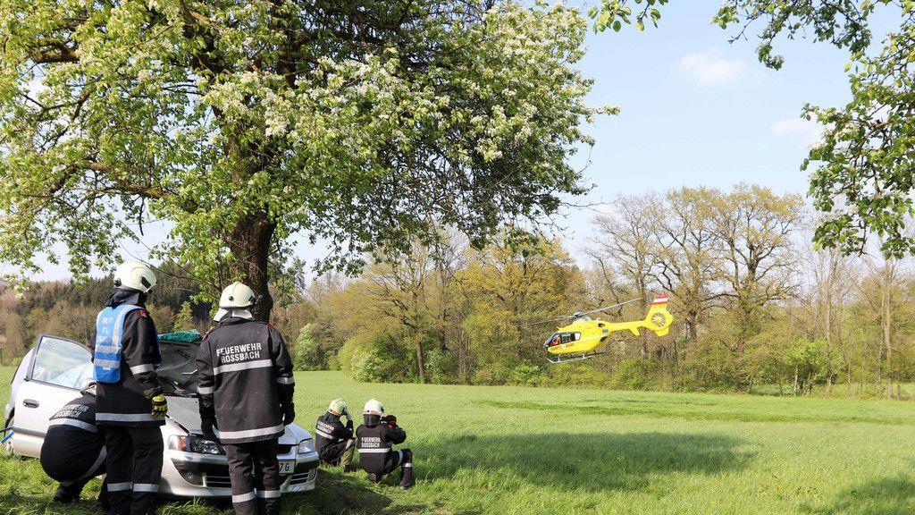 Roßbach: Auto gegen Baum