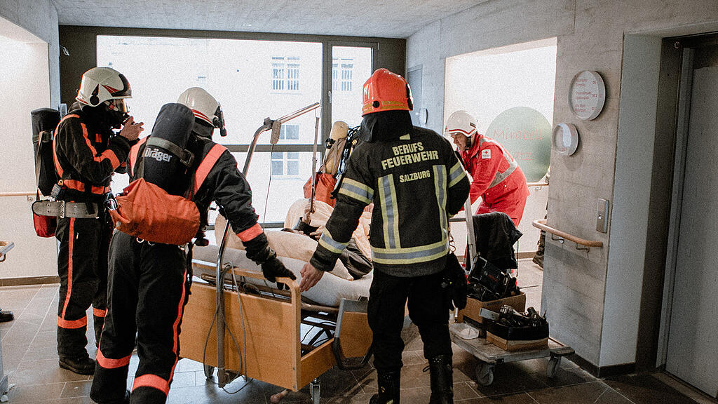 Feuerwehrübung im neuen Seniorenwohnhaus Nonntal
