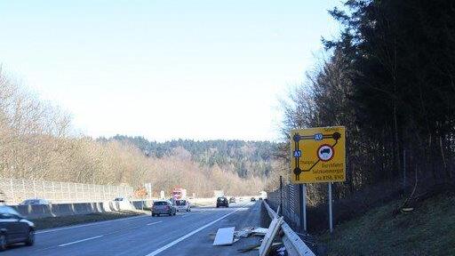 Ladegut auf A1 verstreut