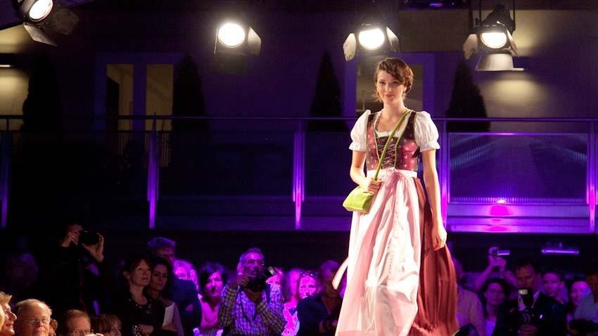Bilder der Modenschau, Teil 2