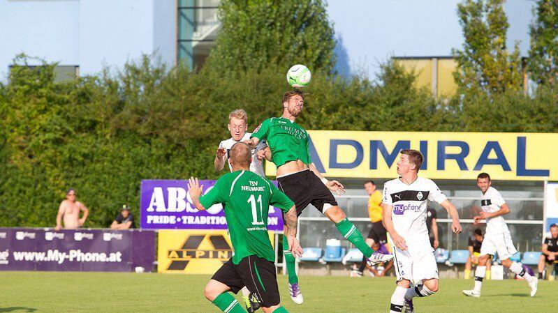 Christoph Hübl 8am Ball) musste zum Regionalliga-Auftakt an seiner alten Wirkungsstätte eine Niederlage einstecken.