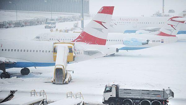 Der Schnee sorgt am Flughafen Wien-Schwechat für Probleme