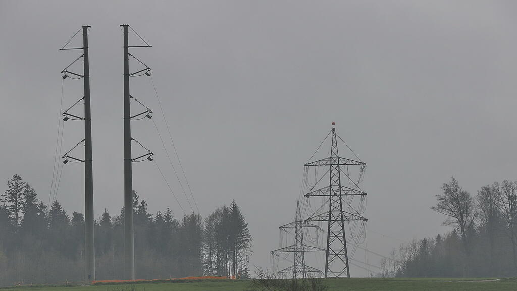 Bau von 380 kV-Leitung