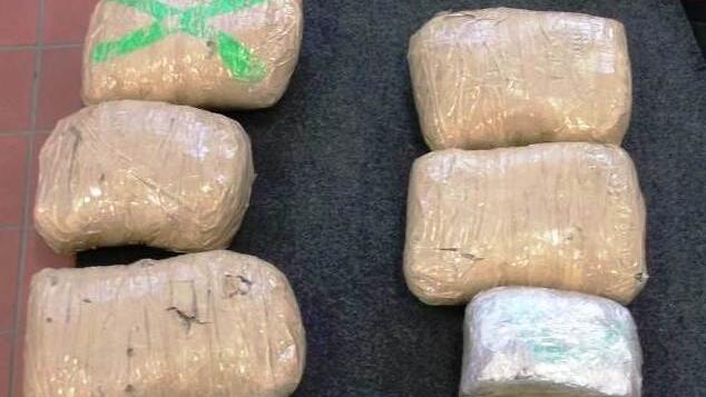 Rund acht Kilo Cannabis hatte der Serbe in seinem Auto versteckt.