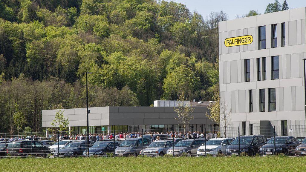 Kellerbrand bei Palfinger in Bergheim