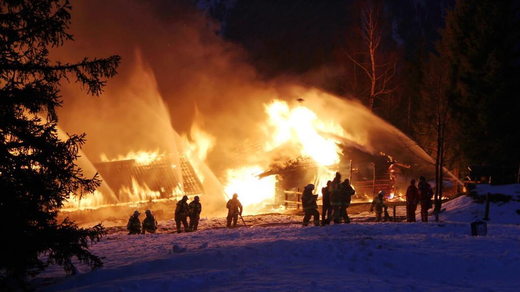 Ederalm in Saalbach-Hinterglemm in Vollbrand, III
