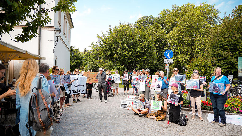 Mahnwache für Stadttauben in der Stadt Salzburg