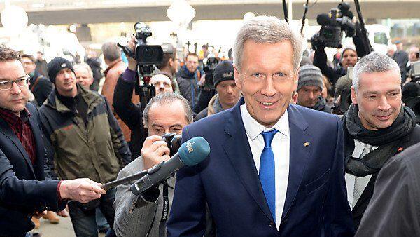 Wulff geht wieder unter die Anwälte