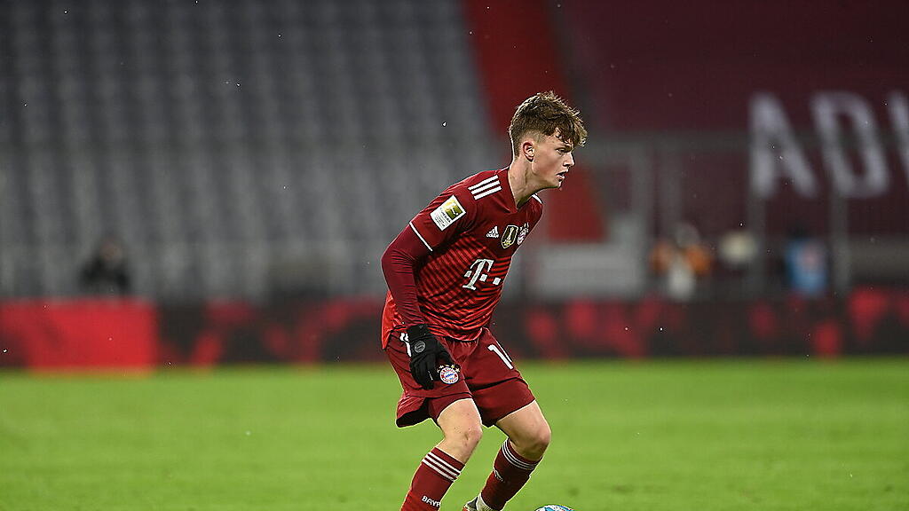 Paul Wanner dribbelt diese Woche im ÖFB-Training