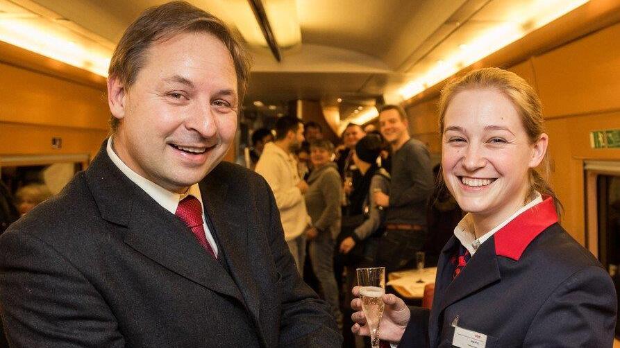Heiratsantrag im ICE nach Wien - das glückliche Paar ÖBB- Lokführer Roland Reichart und Zugbegleiterin Ingrid Grabler-Fritz