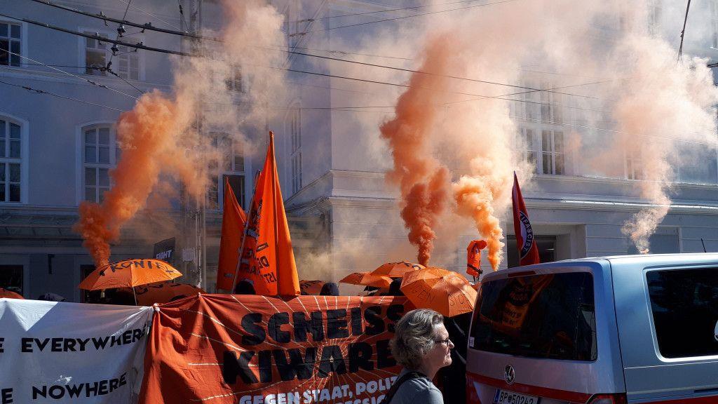 EU-Gipfel: Demo in Salzburg, I