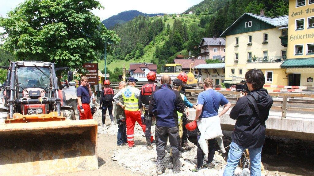 Bagger in Hüttau geborgen