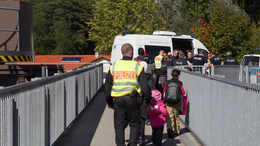 Flüchtlinge: Strom von Saalachbrücke wegverlagert