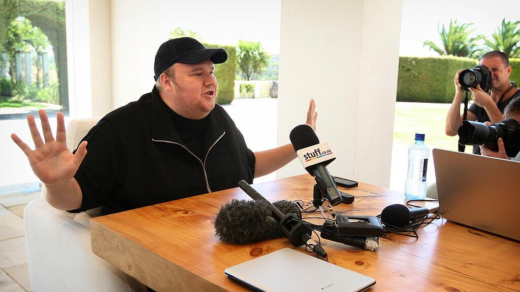 Kim Dotcom veröffentlicht das Video von der Razzia auf YouTube.