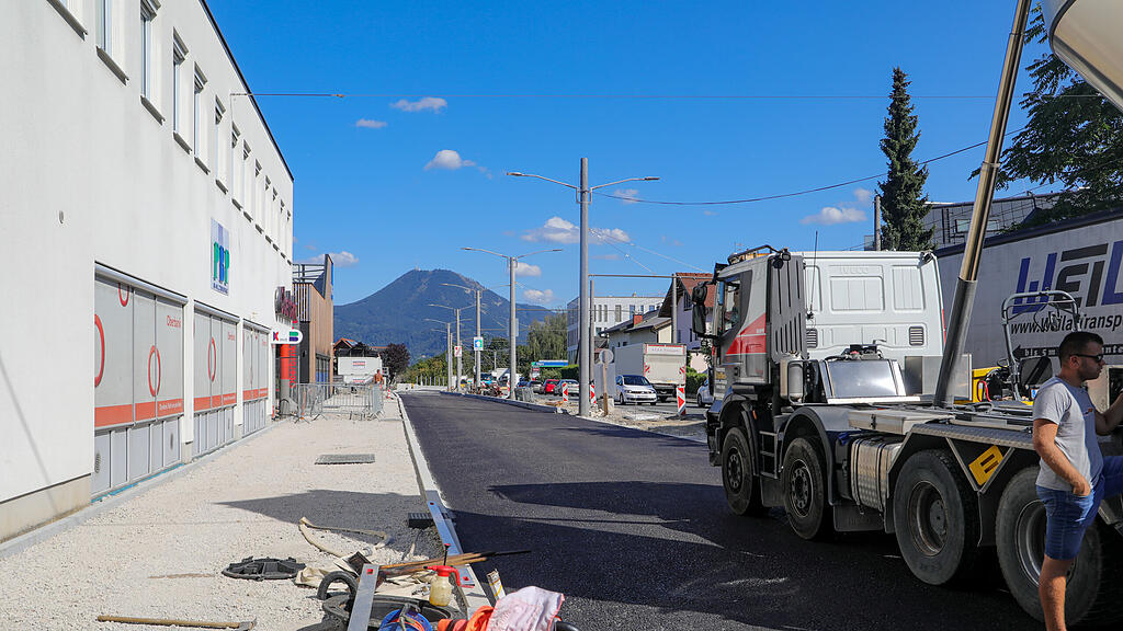 Münchner Bundesstraße: Asphaltierung