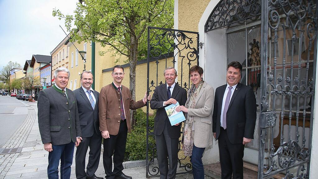 Bürgermeister Josef Tagwercher (Radtstadt), Bürgermeister Wolfgang Wagner (Köstendorf), Bürgermeister Adi Rieger (Neumarkt), Landeshauptmann Wilfried Haslauer, LHStv. Astrid Rössler und Landesrat Hans Mayr.