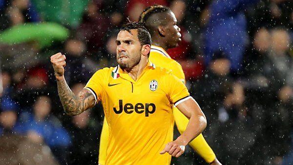 Carlos Tevez feiert seinen Treffer