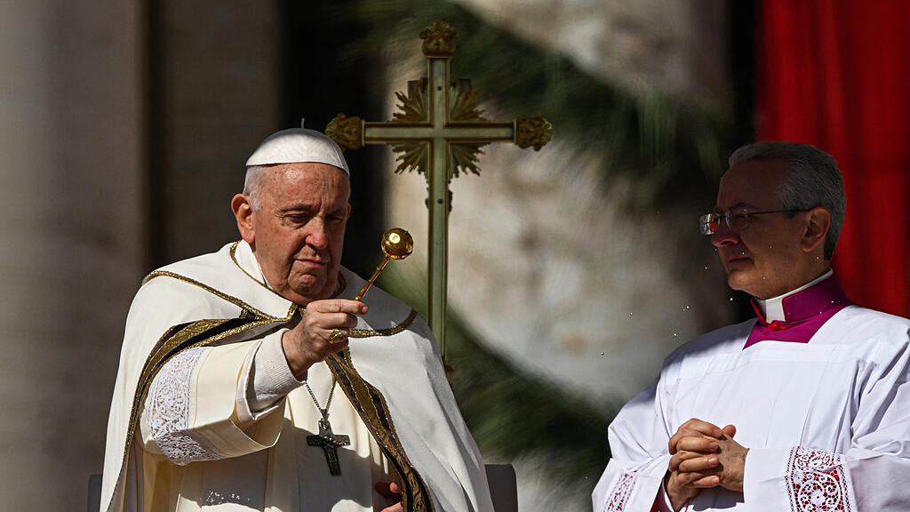Papst erteilt Segen "Urbi et Orbi"