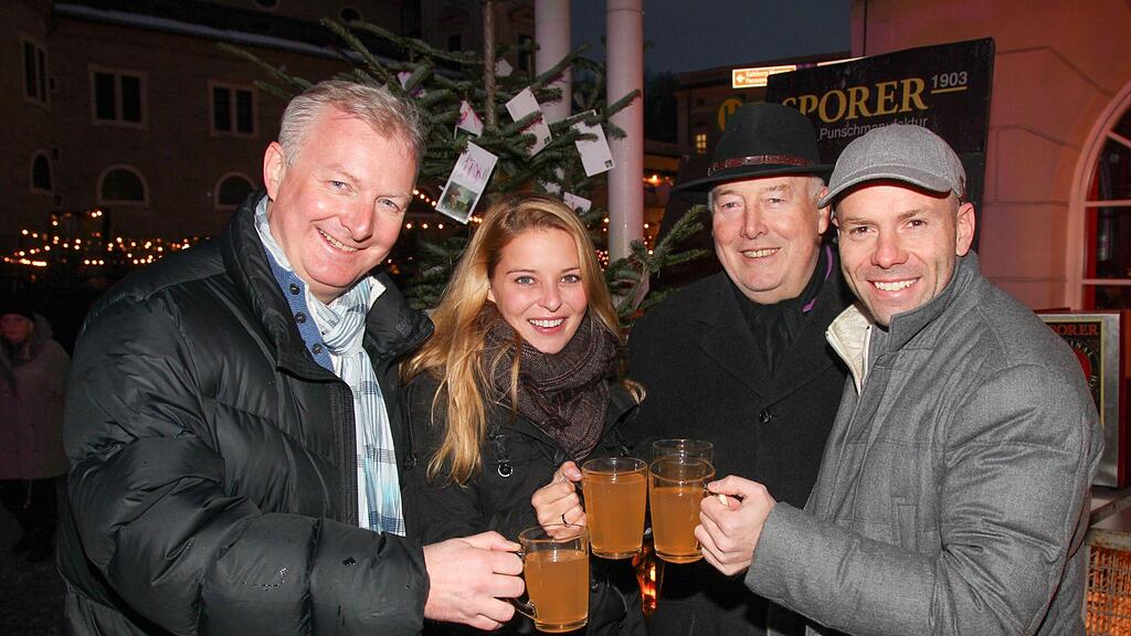 Ex-Miss Austira Christine Reiler bei der Charity-Aktion Sonntagabend am Mozartplatz.