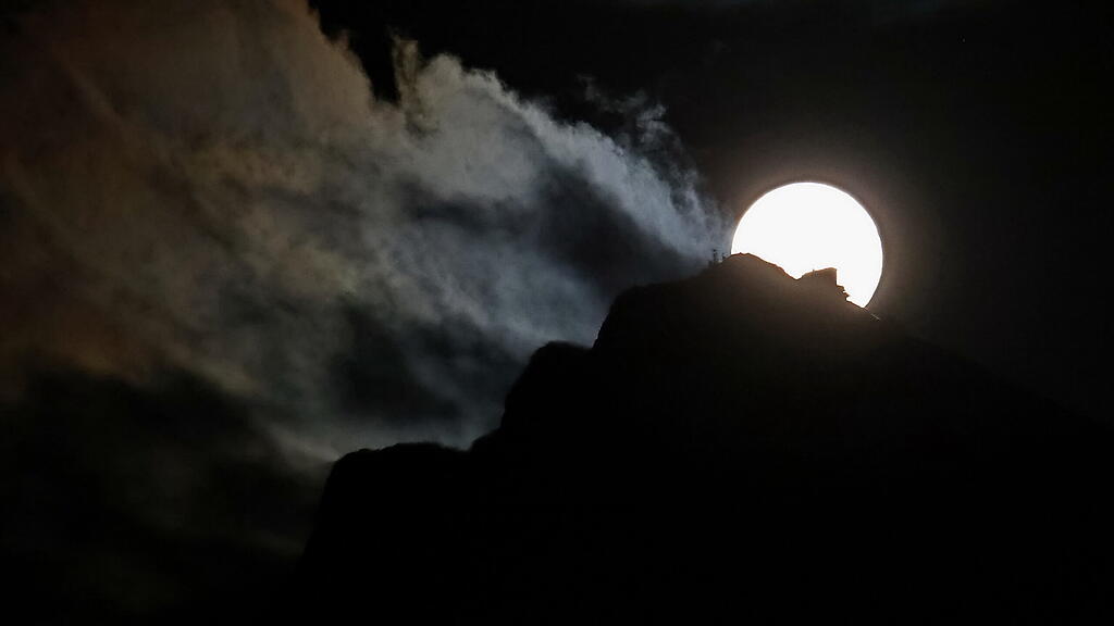 Supermond über Salzburg