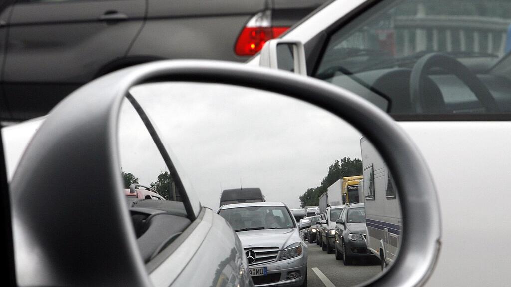 Die Brüder wechselten während der Fahrt den Fahrersitz.