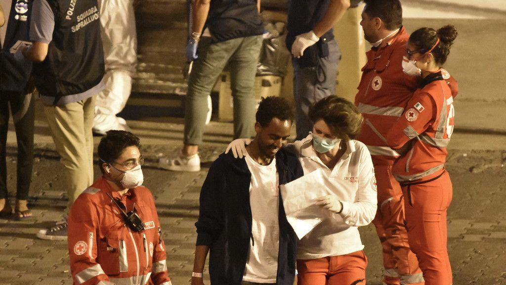 Migranten verlassen "Diciotti"
