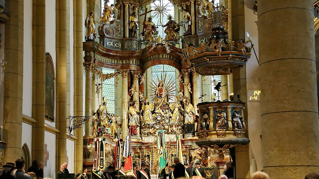 Bad Hofgastein feiert Erntedankfest und Altarweihe