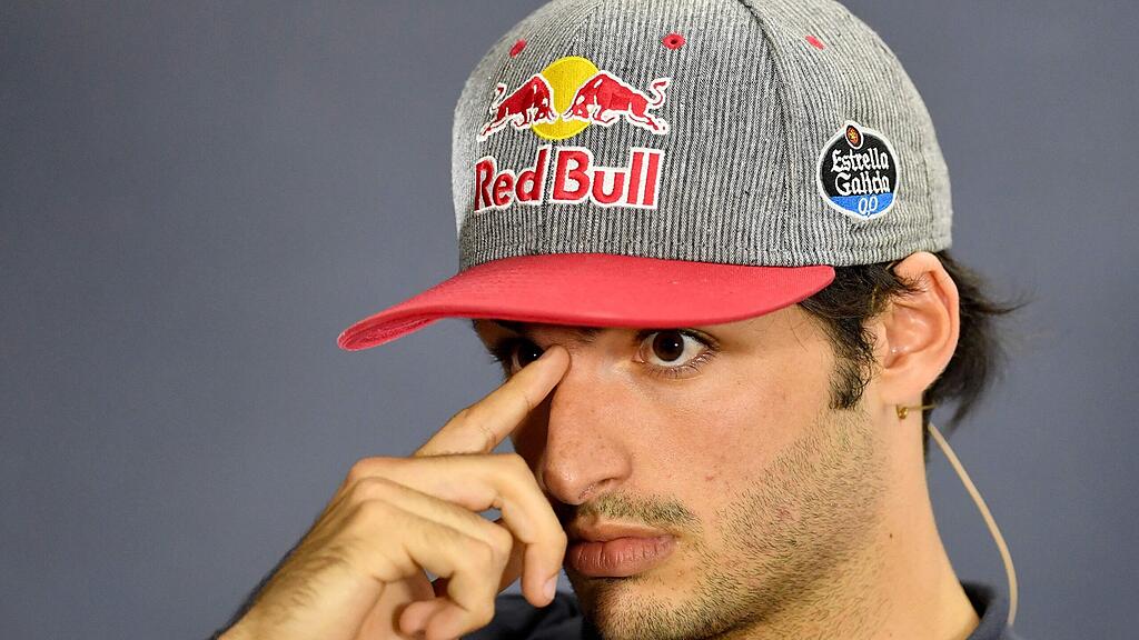 Carlos Sainz bleibt Red Bull treu.