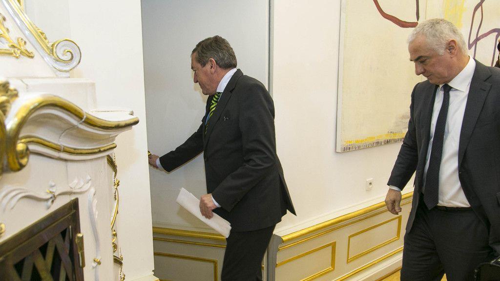Finanzskandal: Schaden reagiert auf Vorwürfe