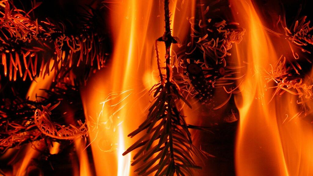 Gerade zu Weihnachaten herrscht erhöhte Brandgefahr bei Kerzen und Laternen.