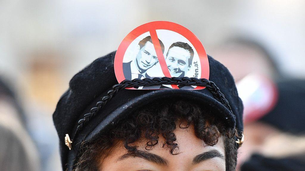 Demonstration gegen neue ÖVP/FPÖ-Regierung in Wien