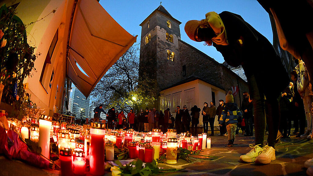 Republik nach Anschlag in Wien von hinterbliebener Mutter geklagt