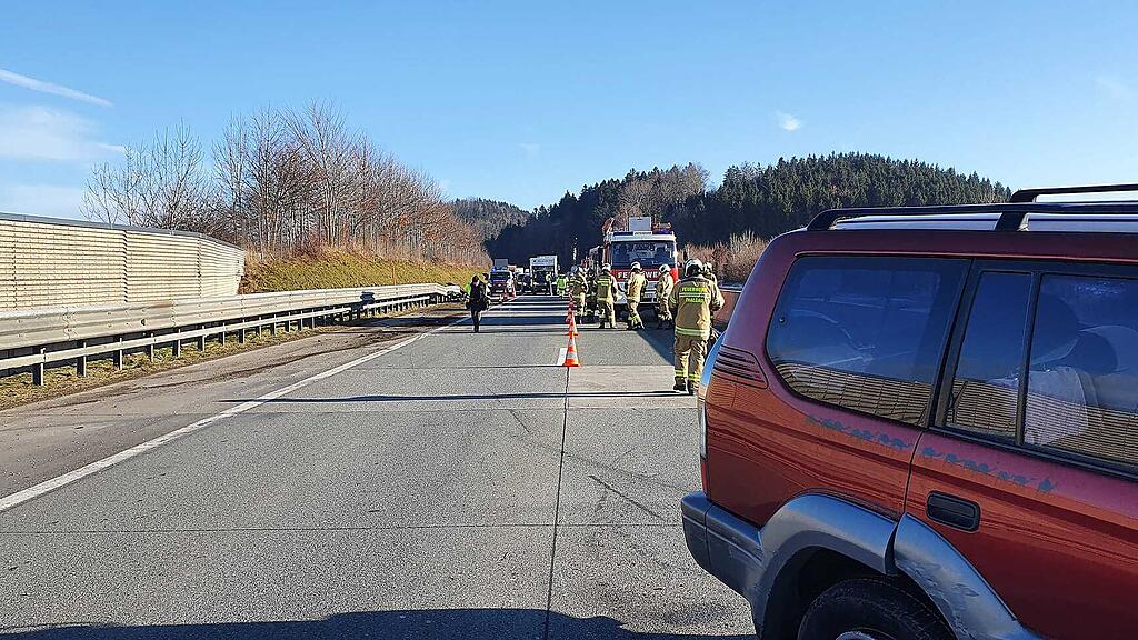 Thalgau: Pkw contra Leitplanke