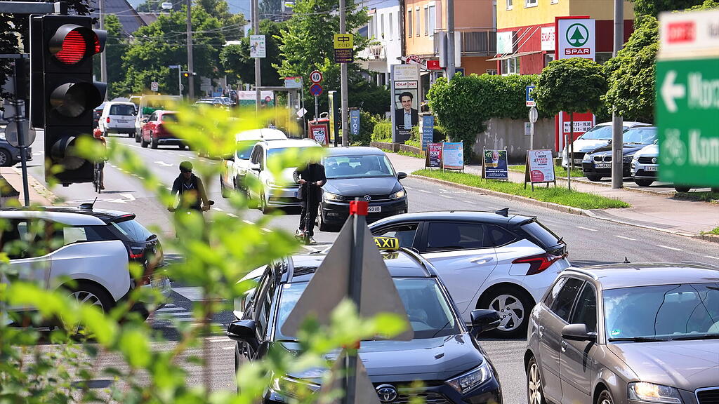 Asphaltierungsarbeiten Hofhaymer Allee und Nonntaler Hauptstraße