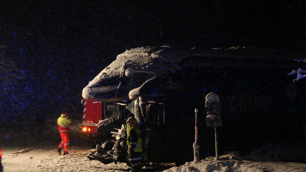 20 Verletzte bei Busunfall