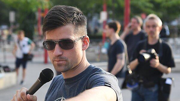 Laut Frontmann Sellner vertreten die Identitären eine "Position der Mitte"